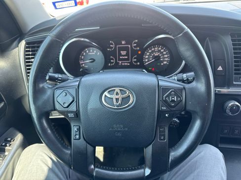Used 2019 Toyota Sequoia TRD Sport AWD/4WD image 17