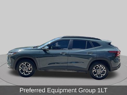 Used 2025 Chevrolet Trax LT w/ Driver Confidence Package FWD image 2