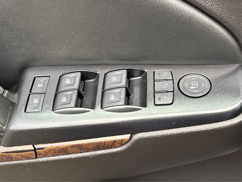 Used 2017 Chevrolet Suburban LT AWD/4WD image 20