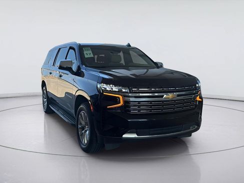 Used 2023 Chevrolet Suburban Premier w/ Premium Package AWD/4WD image 5