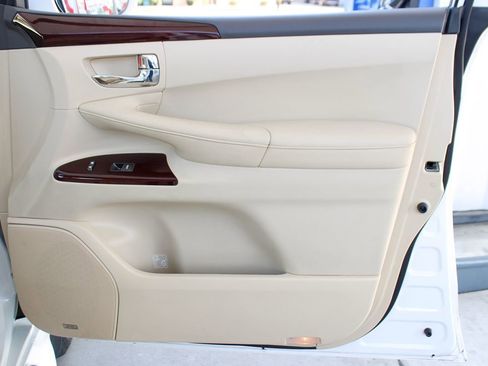 Used 2015 Lexus LX 570 4WD w/ Luxury Package image 53