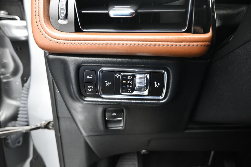 Used 2023 Lincoln Nautilus Reserve FWD image 12