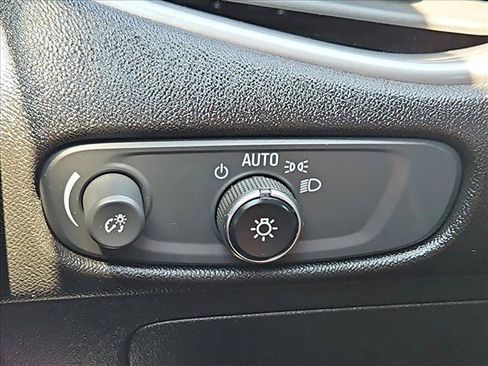 Used 2022 Chevrolet Malibu LT FWD image 17