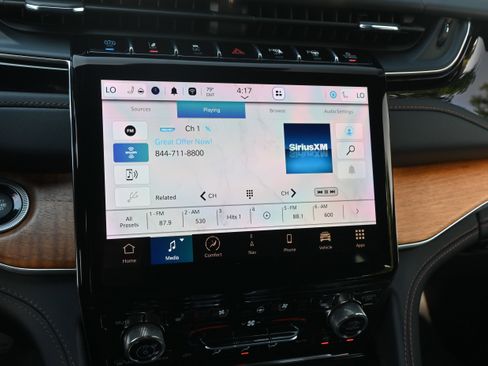 Used 2023 Jeep Grand Cherokee Summit AWD/4WD image 28