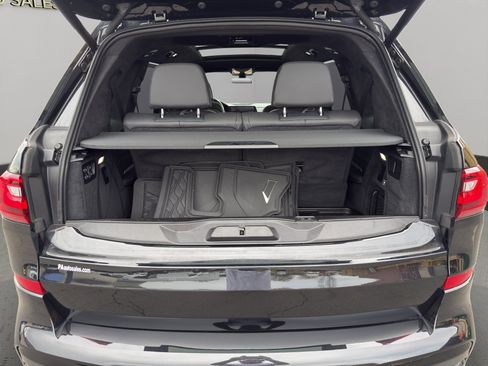 Used 2022 BMW X7 M50i image 23