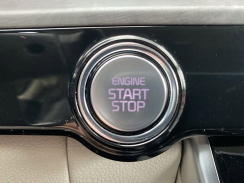 Certified 2023 Kia Carnival EX image 33