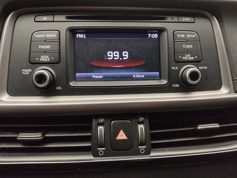 Used 2017 Kia Optima LX FWD image 25