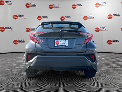 Used 2022 Toyota C-HR XLE FWD image 4