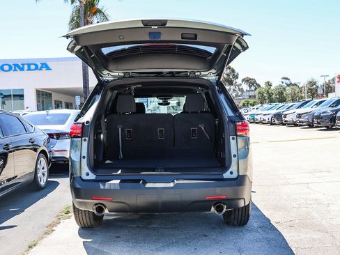 Used 2023 Chevrolet Traverse LT FWD image 26