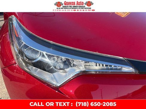 Used 2018 Toyota C-HR XLE image 29