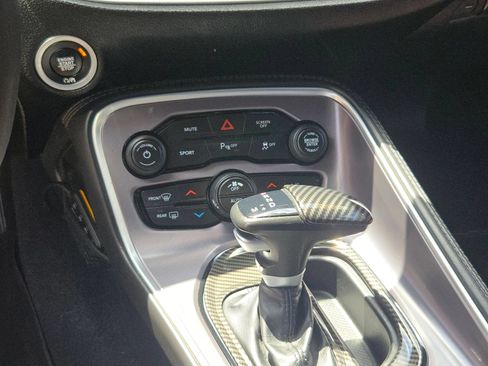 Used 2019 Dodge Challenger R/T w/ Driver Convenience Group RWD image 17