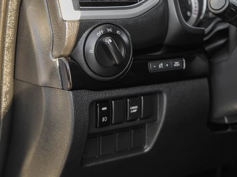 Used 2017 Nissan Titan SV image 23