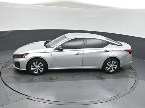 Used 2024 Nissan Altima 2.5 S FWD image 34