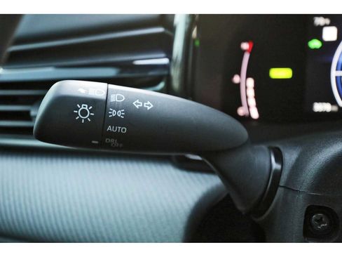 Used 2025 Toyota Camry SE w/ Convenience Package image 17