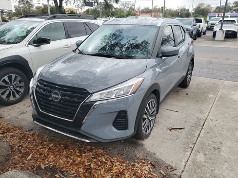 Certified 2023 Nissan Kicks SV image 2