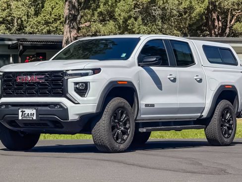 Used 2025 GMC Canyon Elevation w/ Convenience Package AWD/4WD image 9