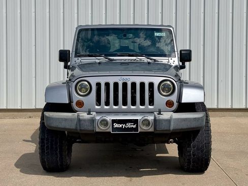 Used 2017 Jeep Wrangler Unlimited Sahara AWD/4WD image 9