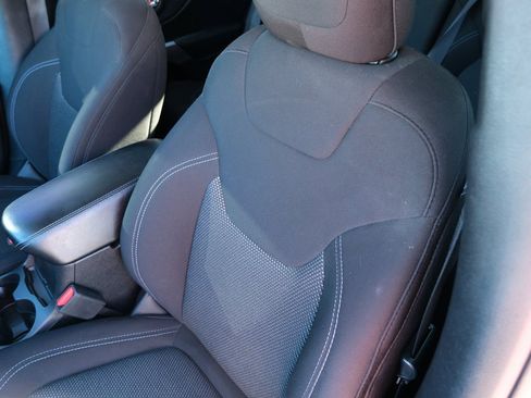 Used 2021 Jeep Cherokee Latitude image 23