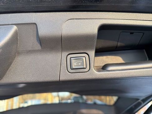 Used 2019 GMC Acadia SLT w/ LPO, Floor Liner Package image 23