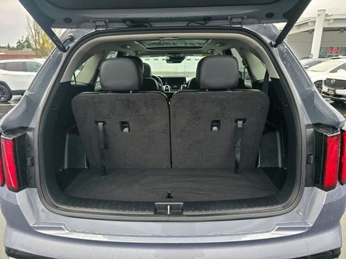 Certified 2023 Kia Sorento SX image 18