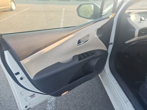 Used 2016 Toyota Prius Two FWD image 6