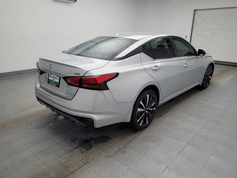 Used 2021 Nissan Altima 2.5 SR w/ SR Premium Package image 9