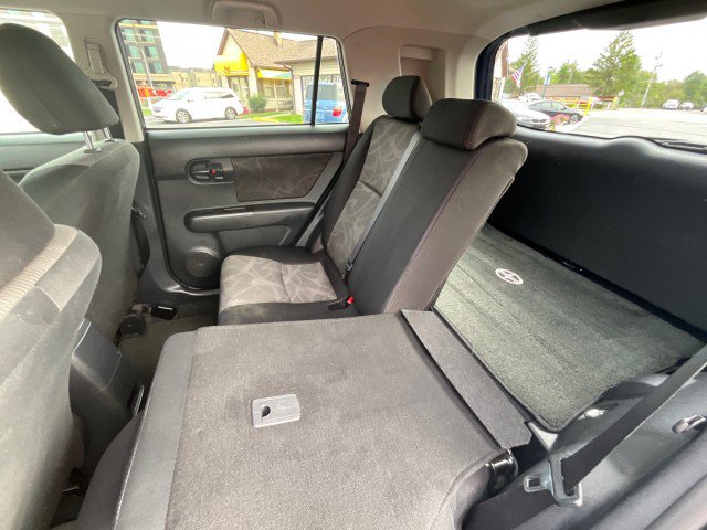 Used 2015 Scion xB FWD image 19