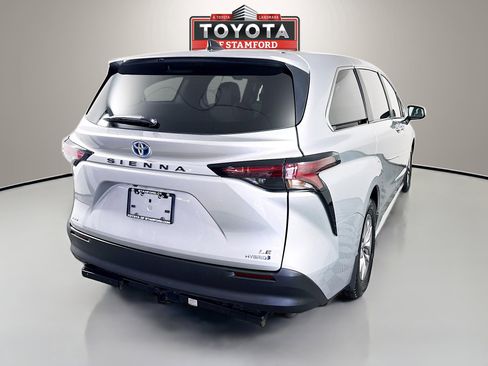 Certified 2023 Toyota Sienna LE AWD/4WD image 7