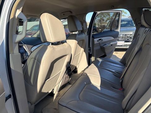 Used 2012 Lincoln MKX FWD image 10