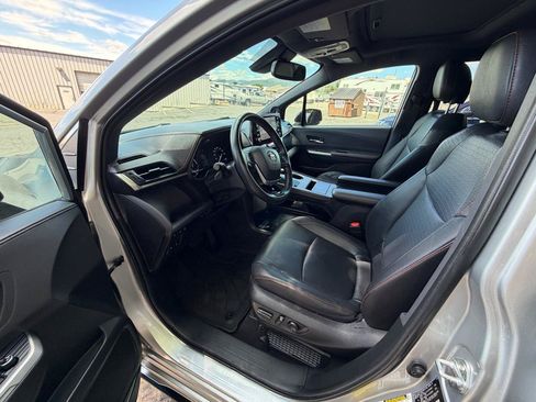 Used 2022 Toyota Sienna XSE w/ XSE Plus Package AWD/4WD image 4