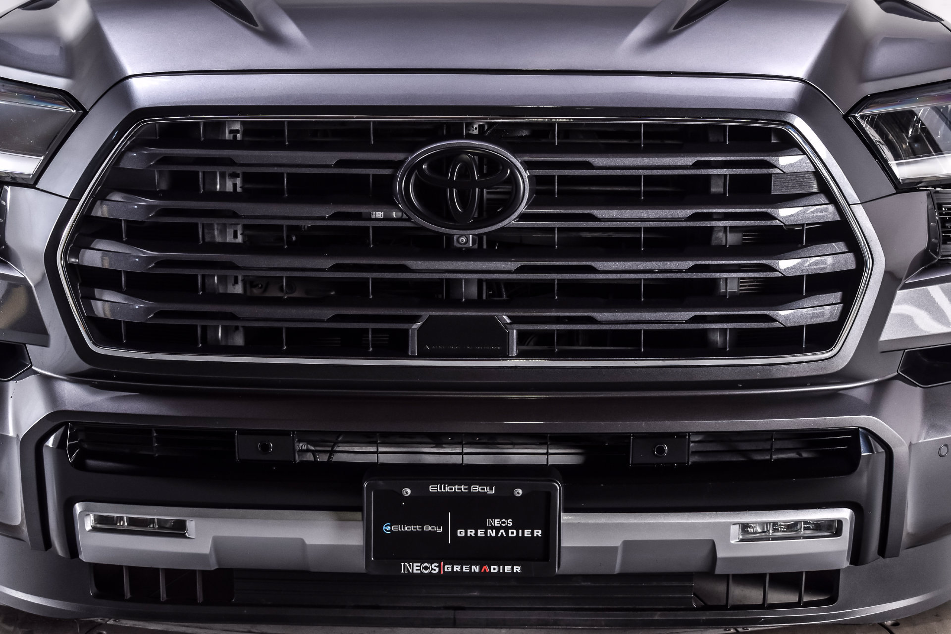 Used 2023 Toyota Sequoia Limited w/ TRD Off-Road Package AWD/4WD image 8
