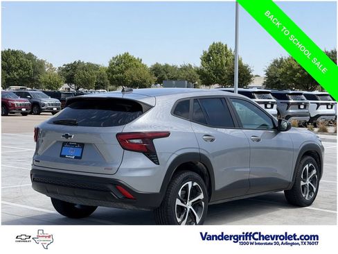Used 2024 Chevrolet Trax RS w/ Driver Confidence Package FWD image 4