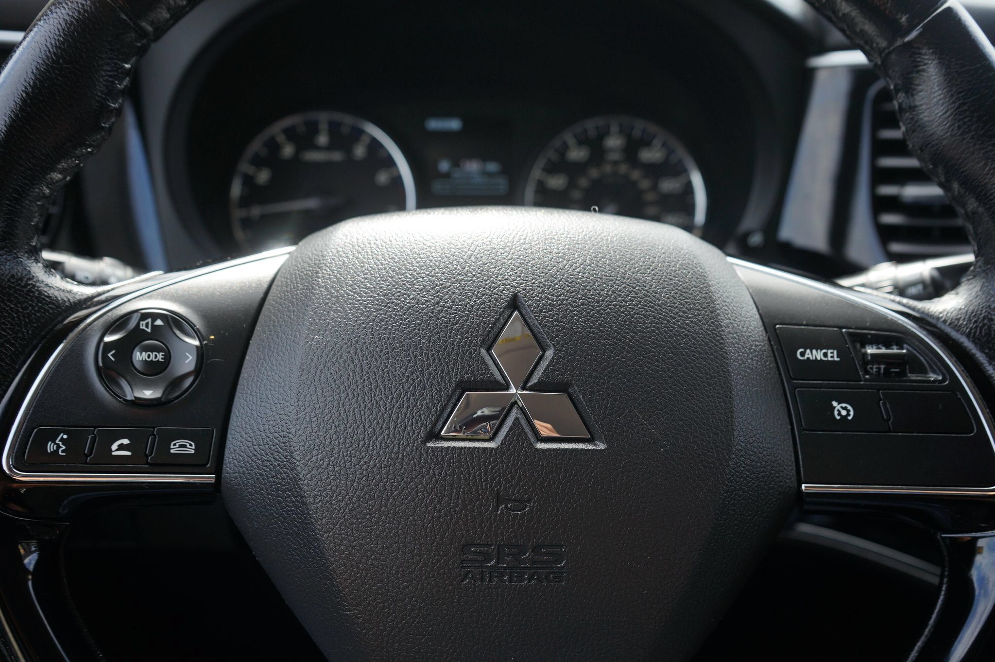 Used 2016 Mitsubishi Outlander SEL AWD/4WD image 21
