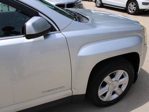 Used 2010 GMC Terrain SLE FWD image 10