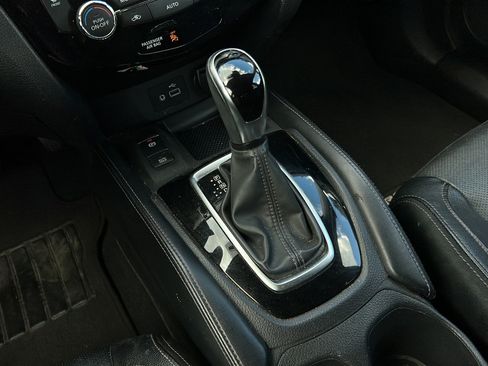 Used 2019 Nissan Rogue SL FWD image 22