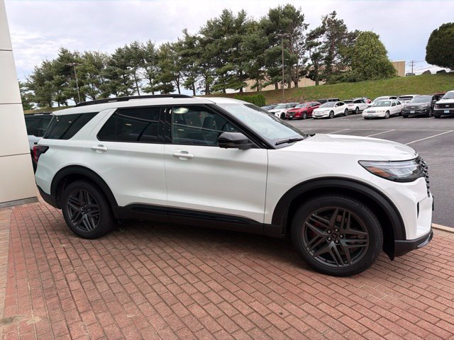 New 2027 Ford Explorer ST w/ Sun And Sound Package AWD/4WD image 2