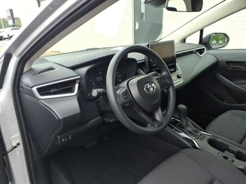 Used 2025 Toyota Corolla LE w/ Convenience Package FWD image 5