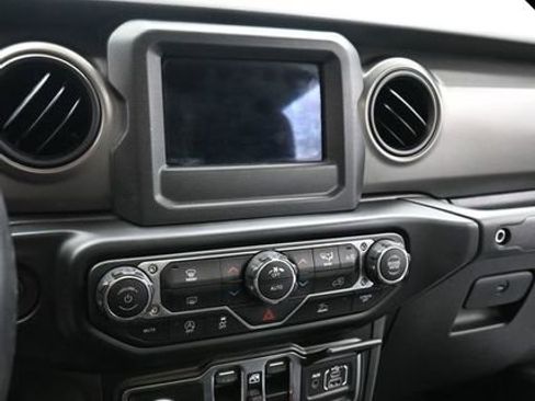 Used 2022 Jeep Gladiator Sport image 21
