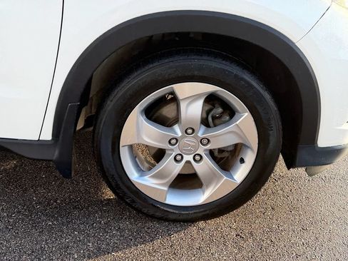 Used 2016 Honda HR-V EX image 9