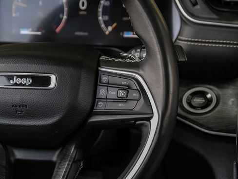 Used 2022 Jeep Grand Cherokee Limited image 25