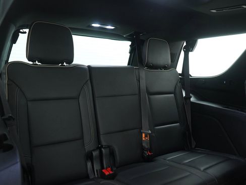 Used 2021 GMC Yukon SLT w/ SLT Premium Package image 12