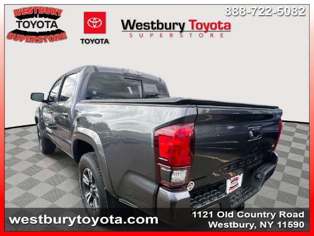 Used 2018 Toyota Tacoma TRD Sport AWD/4WD image 11