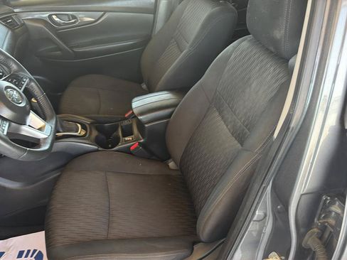 Used 2019 Nissan Rogue S w/ Special Edition Package FWD image 11
