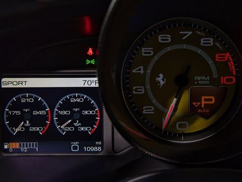 Used 2013 Ferrari 458 Italia Coupe RWD image 21