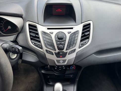 Used 2013 Ford Fiesta SE FWD image 15