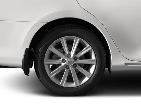 Used 2014 Toyota Camry XLE w/ Leather Package image 14