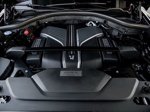 Used 2024 Rolls-Royce Cullinan Black Badge w/ Driver's Package image 33