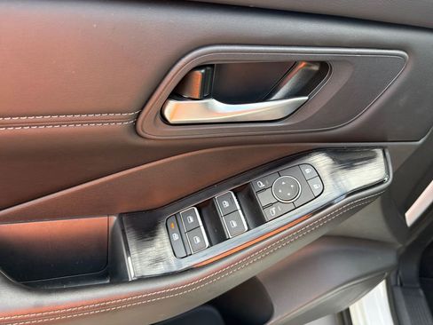Used 2025 Nissan Rogue SL FWD image 14