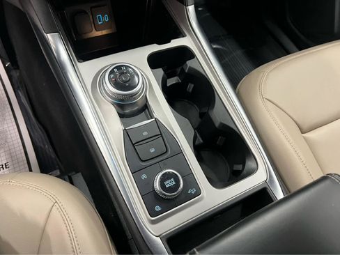 Used 2024 Ford Explorer XLT w/ Equipment Group 202A image 24