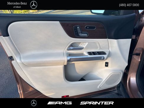 Used 2023 Mercedes-Benz GLB 250 image 10